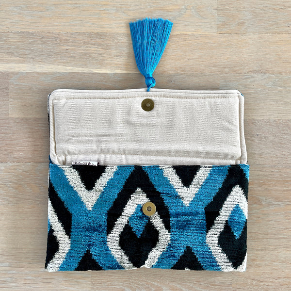 Lightweight Ikat Clutch Bag Pianosa with magnet snap closure