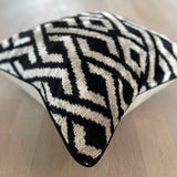 Velvet Ikat Cushion Jazz |
