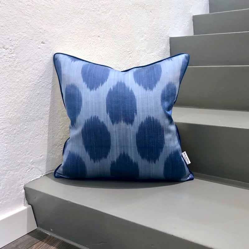 Ogee-pattern Silk Ikat Cushion in Blue Color