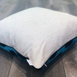 Velvet Ikat Cushion Dots Turquoise backside